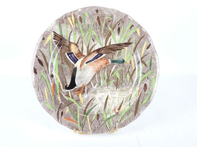 une photo d'une assiette sur laquelle est posé un canard