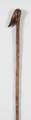 Canne décorative en bois naturel, probablement épineux, le pommeau béq - Photo 1