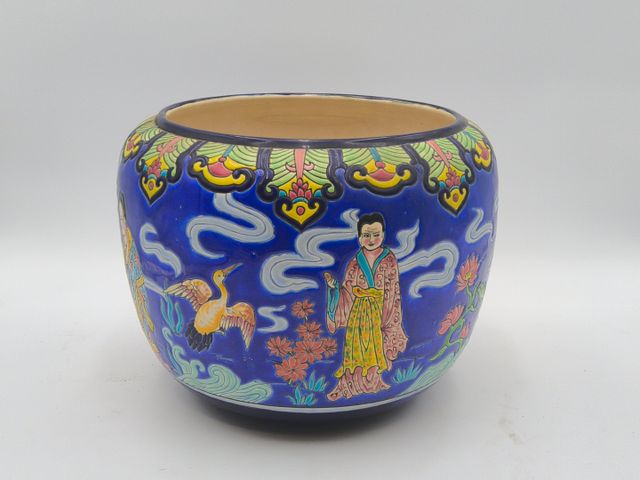 Emaux de Longwy - Cache-pot à décor asiatique sur fond bleu. Déco...