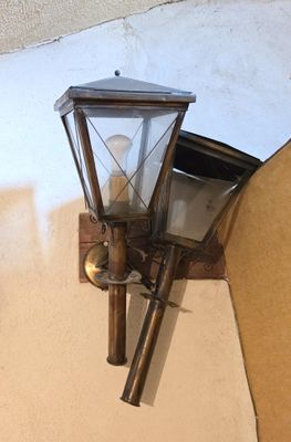 a light that is on the side of a building