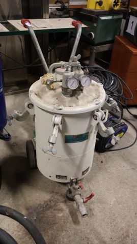 Machine à projeter SAGOLA 30 litres (sans tuyaux) , non testé