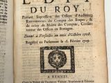 un livre ouvert avec l'image d'un lion dessus