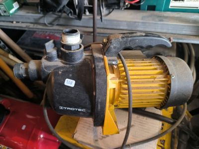 a pump that is sitting on top of a table