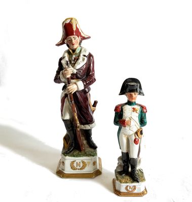 Deux statuettes en porcelaine polychrome représentant : l'Em…