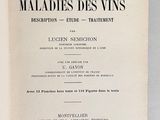 un livre avec un titre posé sur une table