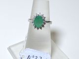 bague en argent sterling sertie d'une pierre verte et rehaussée de diamants