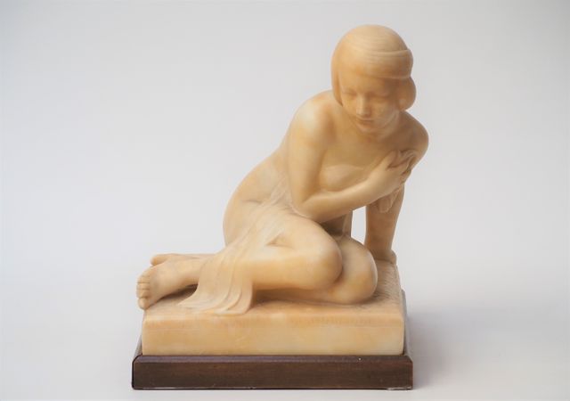 Guglielmo PUGI (c.1850-1915)
Femme assise se couvrant la poitrine...