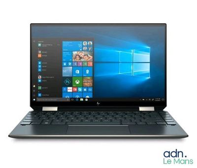 un ordinateur portable avec Windows 10 à l'écran et Windows 10 à l'écran