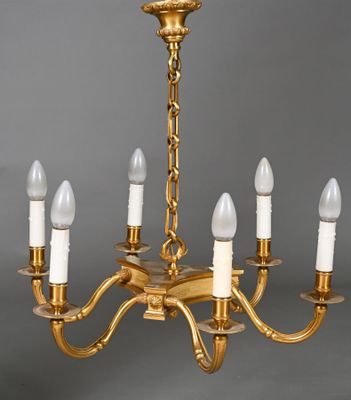 Lustre à six lumières en bronze doré et laiton.