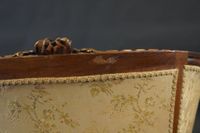 Fauteuil corbeille en noyer mouluré et sculpté à dossier gon… (photo 6)