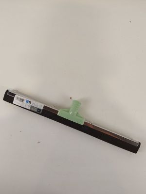 un gros plan d'un stylo posé sur une surface blanche, avec un manche vert
