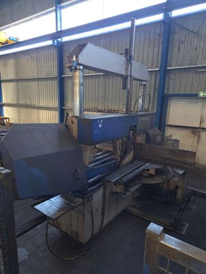 une photo d'une machine dans une usine