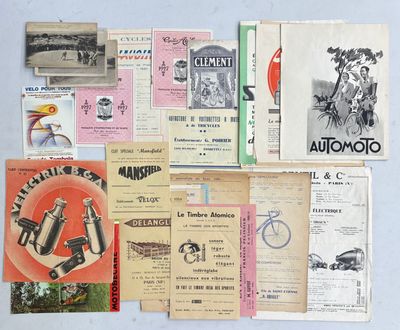 de nombreux vieux livres sur l'automobile exposés sur la table