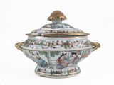 an image of a porcelain bowl with a lid