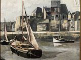 une peinture représentant un voilier sur l'eau, devant un bâtiment