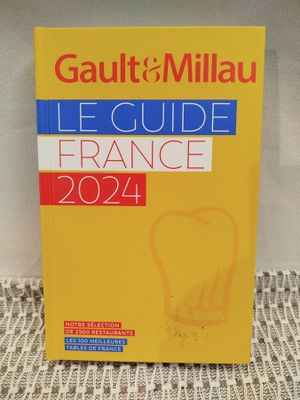 Lot de 58 guides GAULT&MILLAU 2024