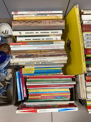 a lot of books on the shelf next to each other