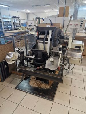 1 presse typographique OFMI GARAMONT transformée avec système à bobine