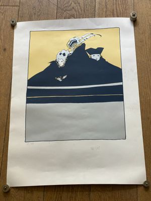 une image représentant une montagne sur laquelle figure un dragon