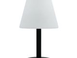 une lampe de table noire surmontée d'un abat-jour blanc