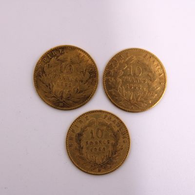 trois pièces d'or, dont l'une est un souverain et l'autre est un souverain