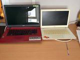 deux ordinateurs portables posés sur un bureau