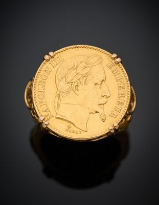 une pièce d'or représentant le profil d'un homme