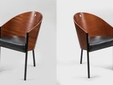trois chaises avec des assises en cuir noir et une assise en bois