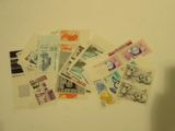 de nombreux timbres différents sur un fond blanc