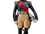 figurine représentant un homme en uniforme militaire, muni d'une épée