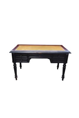 Bureau plat en bois noirci, le plateau tendu de feutre, ouvr…