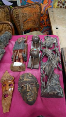 Un ensemble de cinq objets de différentes provenances, dont … - Photo 1