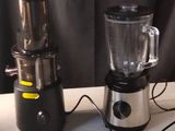 un blender et un mixeur posés sur un comptoir