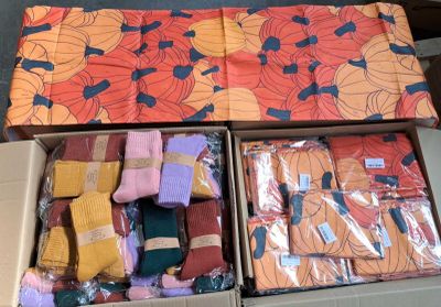 162 / 1 palette de 100 kg de chaussettes et chemins de…