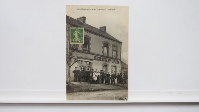 Bussière-St-Georges : Hôtel Julien. Petits défauts coin inf droit...