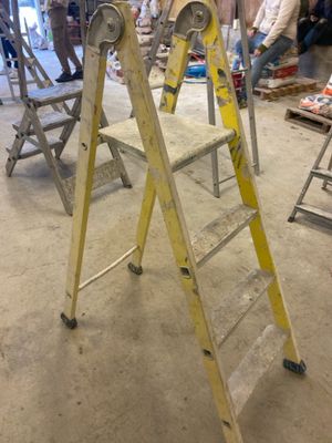 a ladder that is sitting in the middle of a room