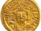 une pièce d'or à l'effigie d'un homme coiffé d'une couronne