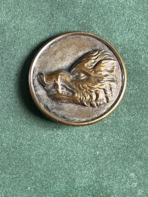 une image représentant une pièce de monnaie sur laquelle figure une tête de chien