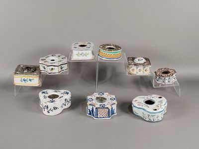 de nombreux rouleaux de papier toilette disposés en cercle
