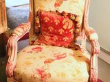 a chair that is sitting on a rug in a room