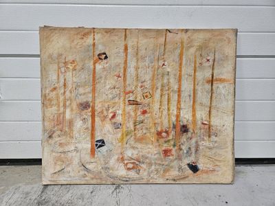 un tableau posé par terre près d'un bâtiment