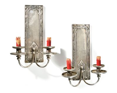 paire d'appliques murales anciennes en argent avec des bougies rouges
