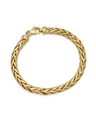un bracelet en or avec un motif de tresse sur fond blanc