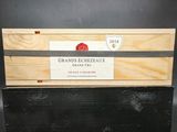 une boîte en bois portant une étiquette