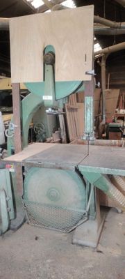 a picture of a machine that is in a shop