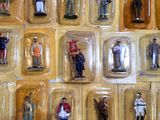 de nombreuses figurines en plastique de différents types et de différentes couleurs