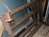 une photo d'une pièce avec beaucoup de parquet