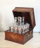 CAVE A LIQUEURS en placage de palissandre et de buis à décor…