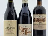 trois bouteilles de vin rouge sont alignées sur une table