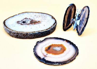 MINERAUX / 1°) Ensemble de 2 tranches de quartz-agate polies…